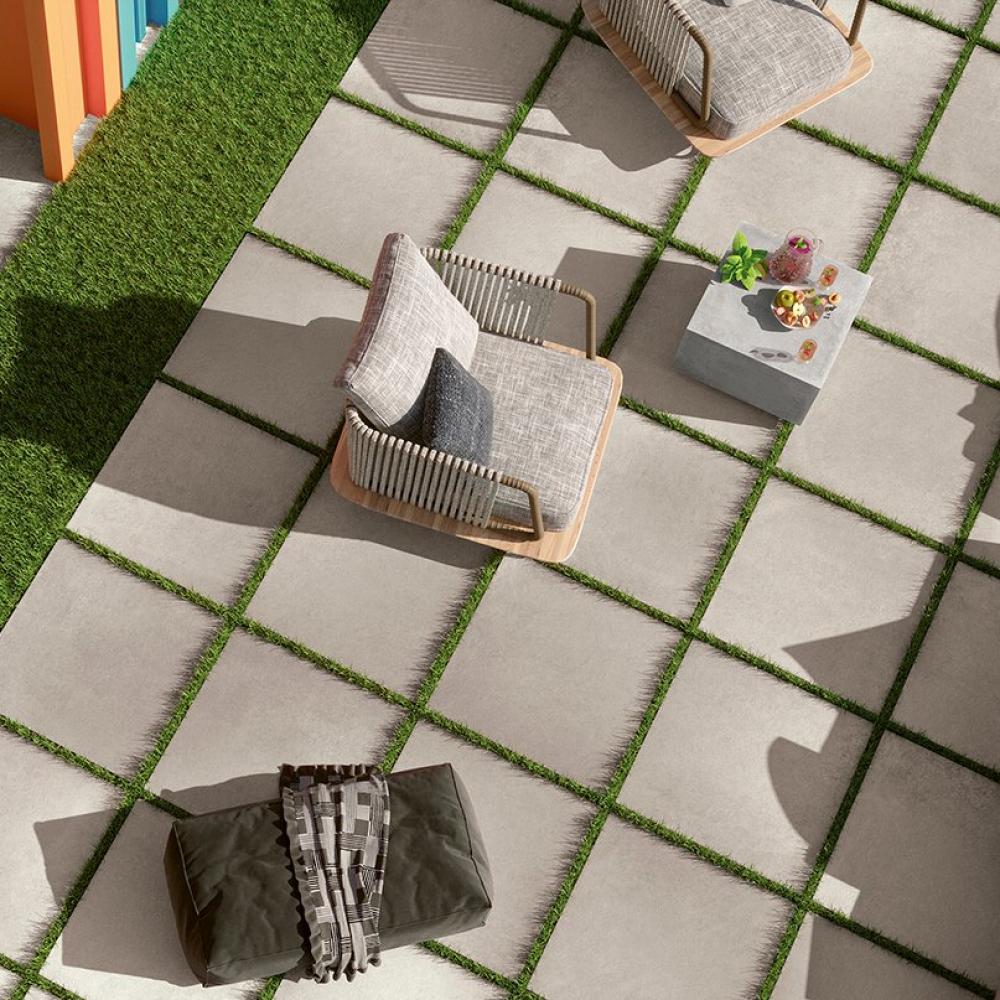 szurke kohatasu 20mm burkolat 2cm fure rakhato fagyallo terasz kulter csuszasmentes medence kavicsagyba beton hatasu design fure rakhato burkolasmentes 2.jpg